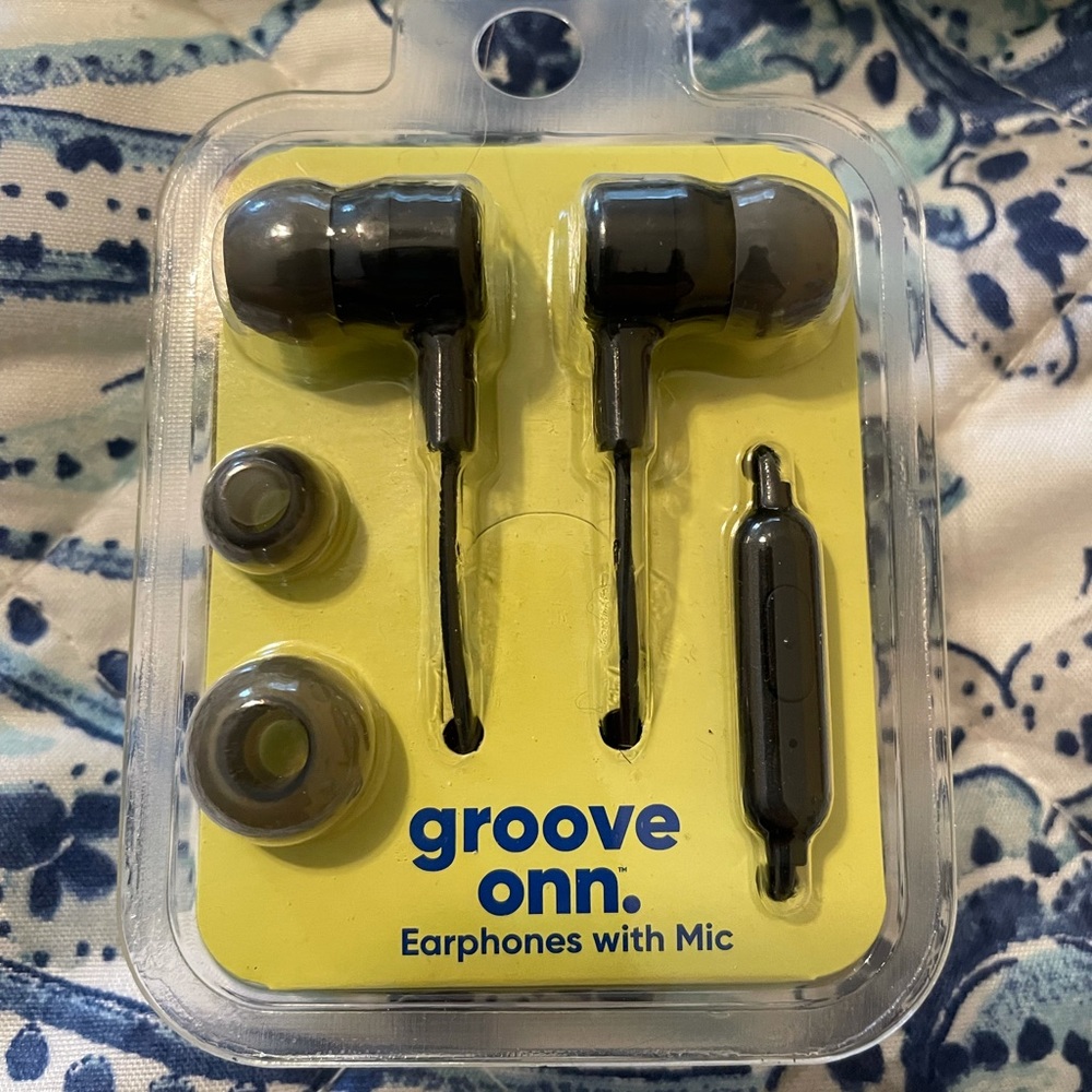 Earbuds with built-in mic, NIP.